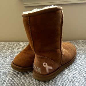 RARE Classic Short Ugg Breast Cancer Awareness